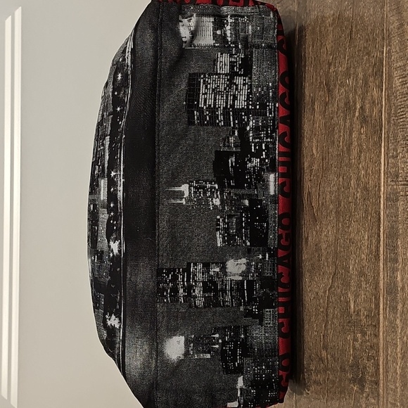 New Robin Ruth Chicago Skyline Red and Black Tote Bag - Picture 6 of 7